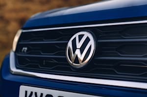 Wheels Reviews 2022 Volkswagen T Roc R Lapiz Blue Metallic UK Spec Detail Front Grille