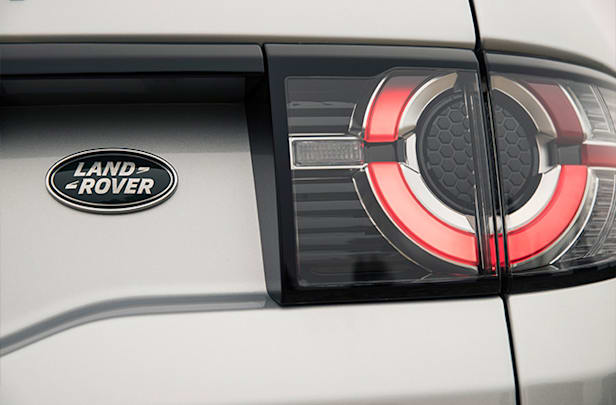 Land -Rover -Discovery -Sport -rear -logo-